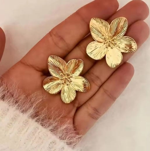Stylish Vintage Flower Stud Earrings Premium 18k Gold Plated Stainless Steel For Women Party