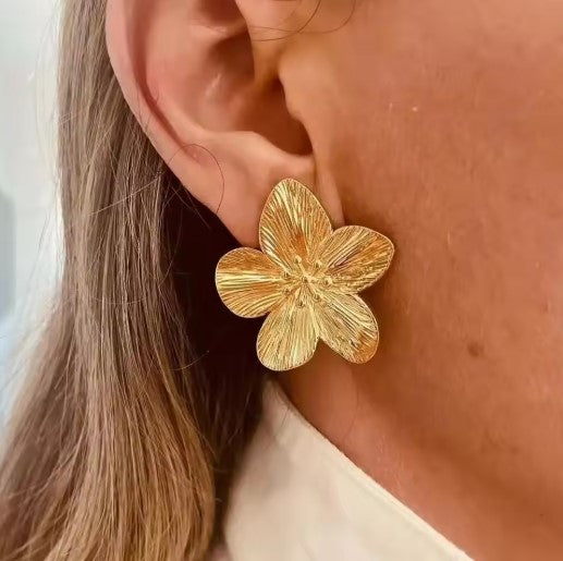 Stylish Vintage Flower Stud Earrings Premium 18k Gold Plated Stainless Steel For Women Party